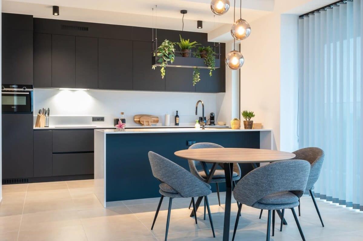 Apartment New With Stunning Views, Pool And Fitness