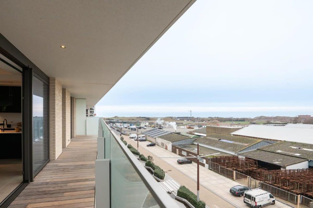 New With Stunning Views, Pool And Fitness Apartment *