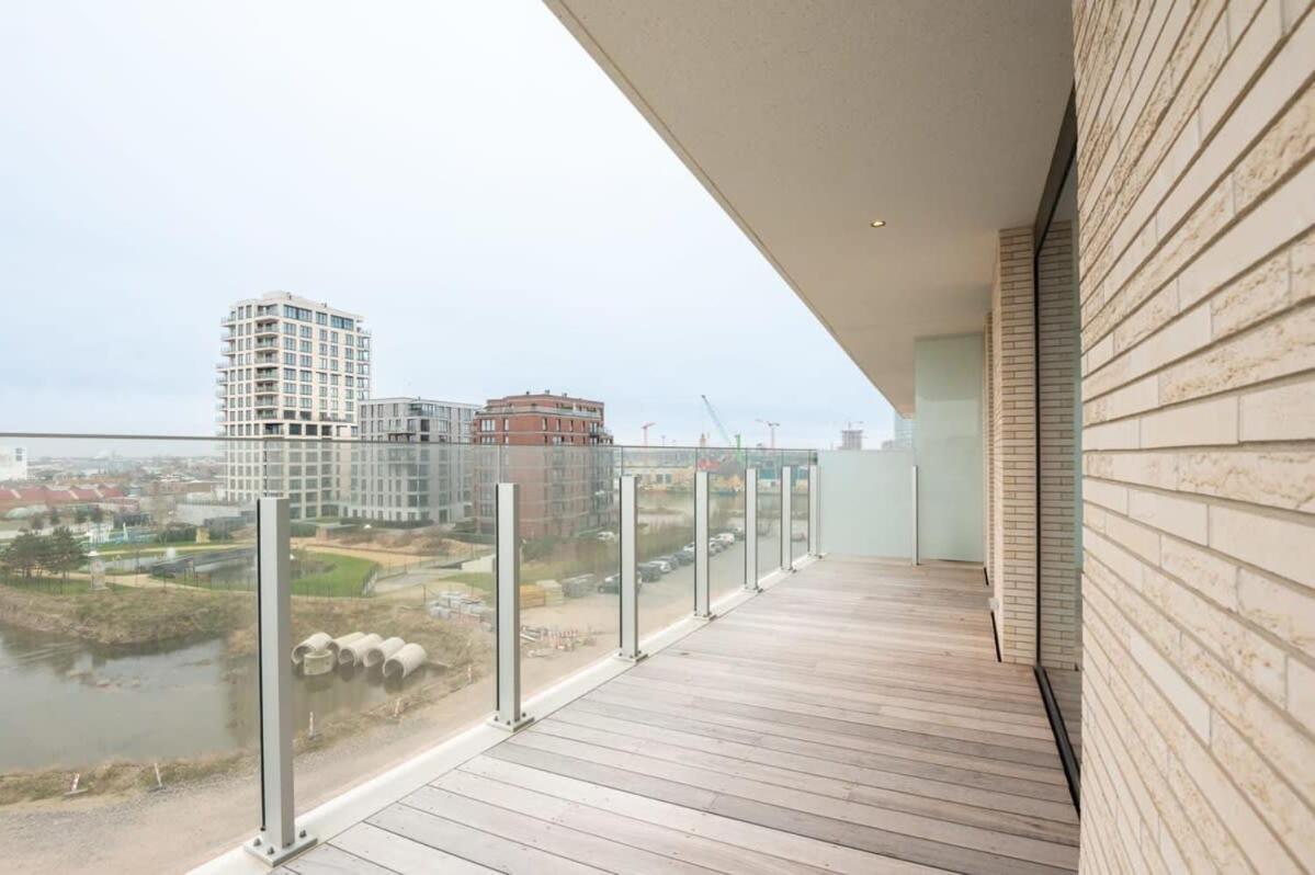 New With Stunning Views, Pool And Fitness *