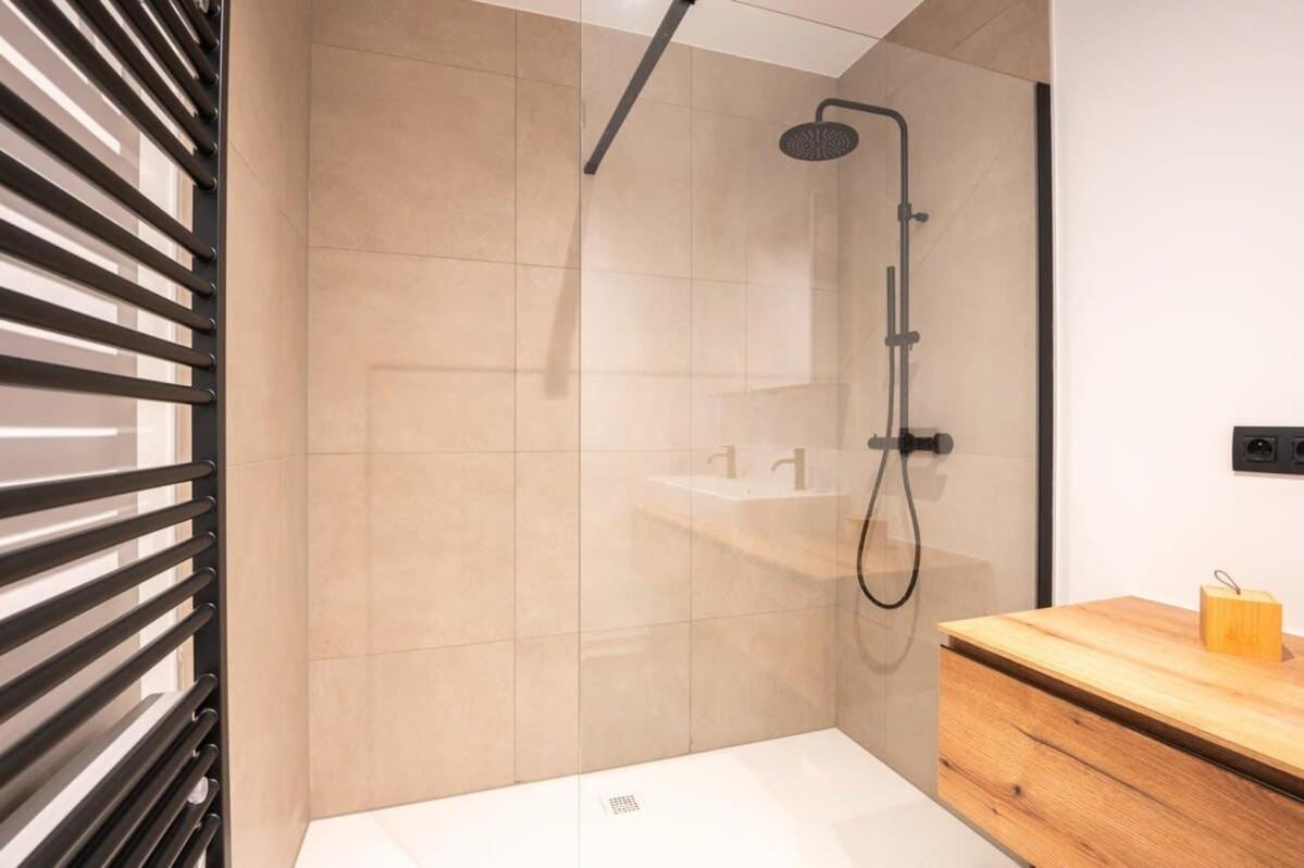 New With Stunning Views, Pool And Fitness Apartment *
