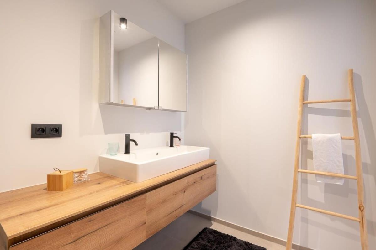 New With Stunning Views, Pool And Fitness Apartment Ostend
