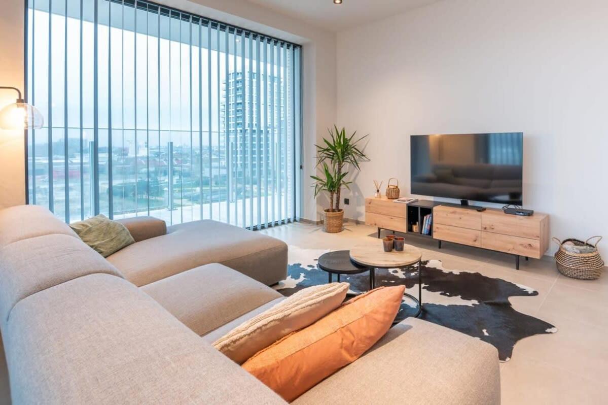 New With Stunning Views, Pool And Fitness * Ostend